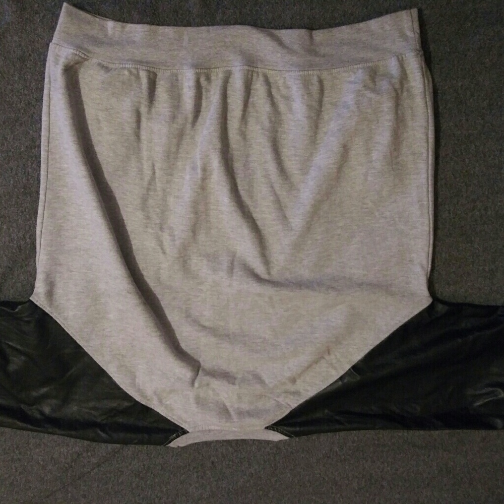 Sweatshirt - Picture 3 of 3